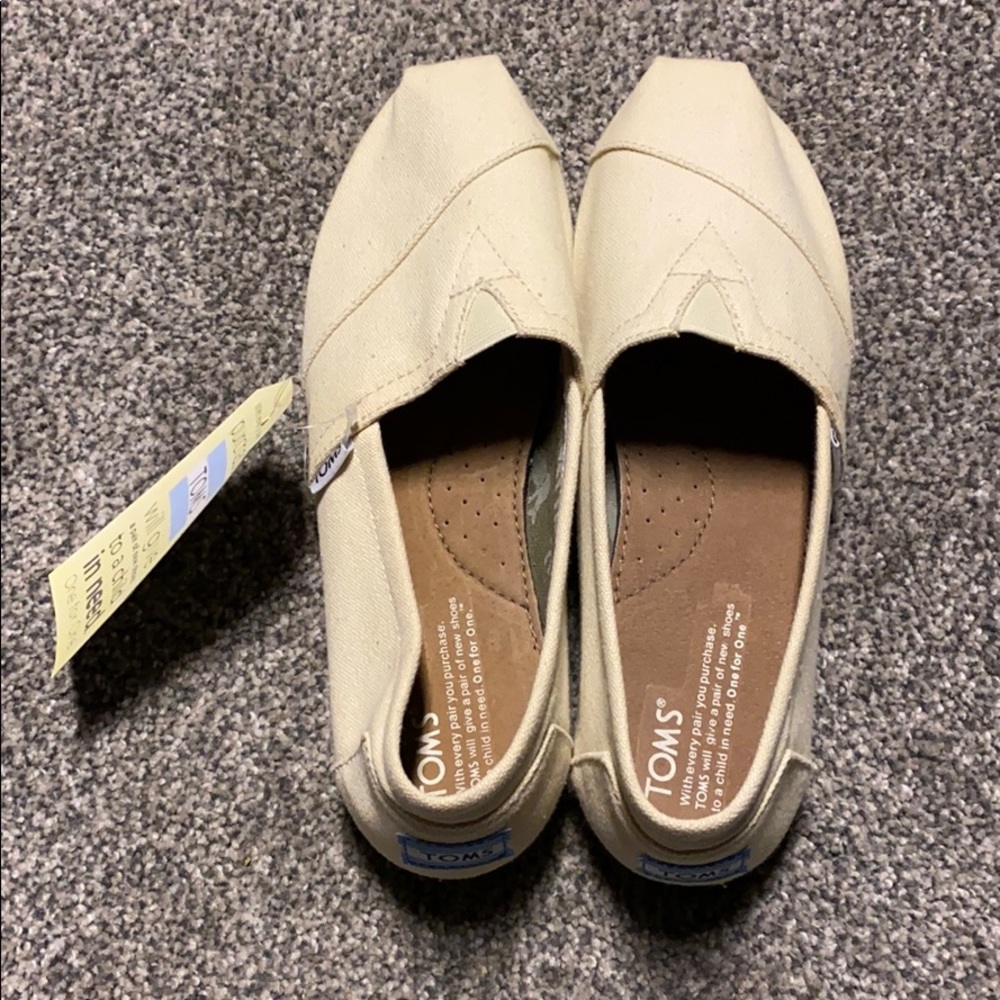 Toms Cream color Brand New